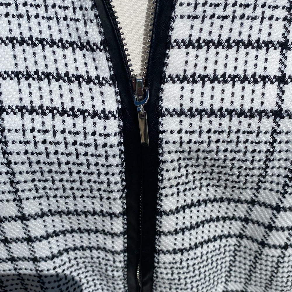 black and white jacket with shoulder pads - Picture 5 of 7